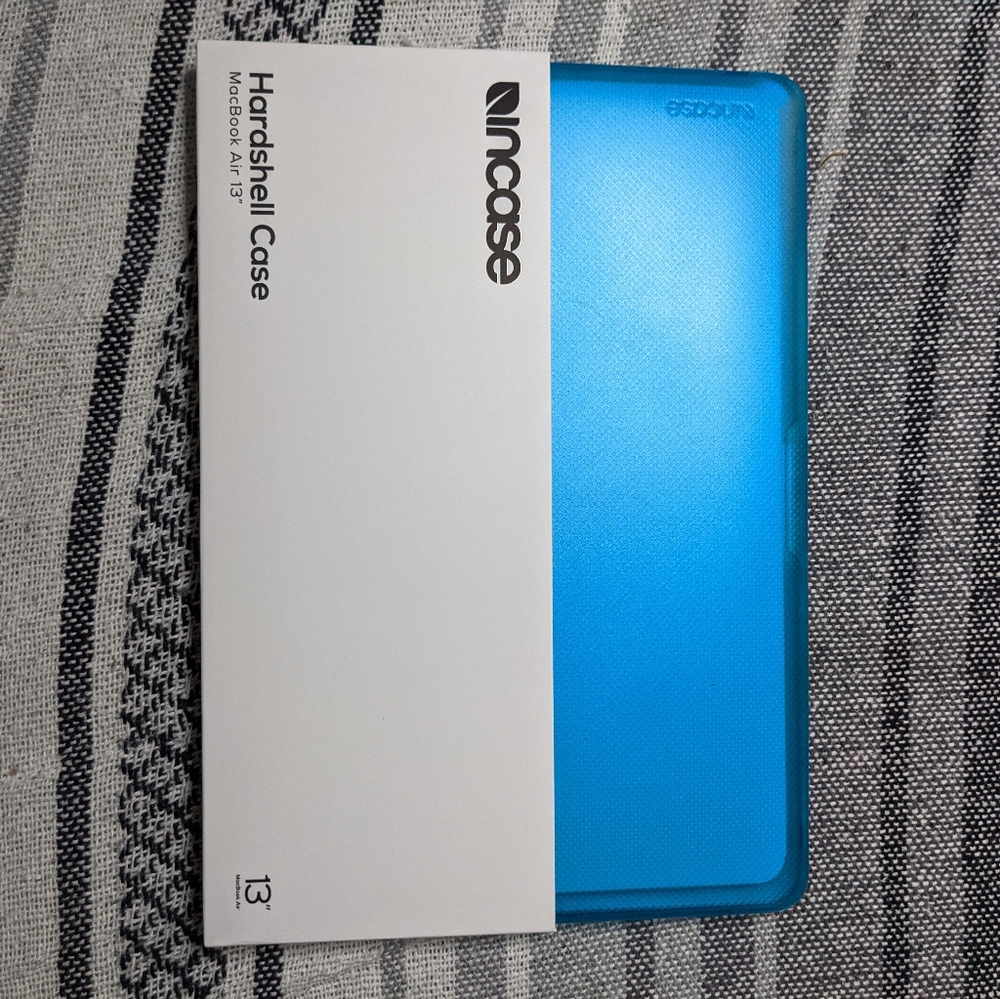 InCase Hardshell 13in MacBook Air Case Blue
